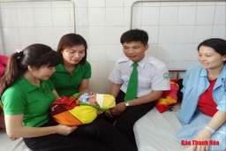Thêm một “Ông đỡ mát tay” là lái xe taxi Mai Linh