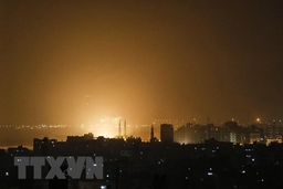 Israel không kích Gaza trả đũa vụ phóng rocket vào gần Tel Aviv
