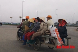 Xe thô sơ chở nhiều người - nguy cơ gây tai nạn giao thông nghiêm trọng