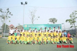 Danh thủ Đình Tùng mở Trung tâm bóng đá cộng đồng tại quê nhà Thanh Hóa
