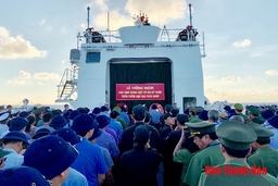 Tưởng niệm các anh hùng liệt sỹ hy sinh trên thềm lục địa phía Nam