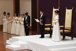 Nhật hoàng Naruhito khẳng định phụng sự lợi ích của người dân