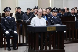 Tòa án Trung Quốc hoãn phán quyết công dân Canada về tội buôn ma túy