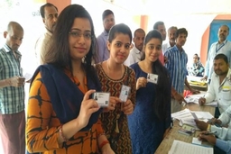 Cử tri Ấn Độ đi bỏ phiếu giai đoạn cuối của cuộc bầu cử Hạ viện