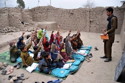 UNICEF cảnh báo tình trạng “học dưới làn đạn” tại Afghanistan