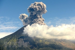 Indonesia: Núi lửa Agung lại thức giấc, phun tro bụi cao tới 2.000m