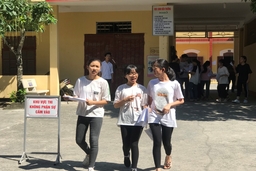 Đa chiều cảm xúc sau môn thi Tiếng Anh vào lớp 10