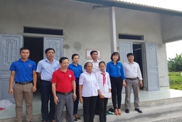 K hánh thành nhà K hăn quàng đỏ cho học sinh nghèo huyện Triệu Sơn