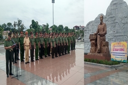 Công an tỉnh Thanh Hoá báo  công dâng Bác tại Khu  lưu niệm Sáu điều Bác Hồ dạy  CAND