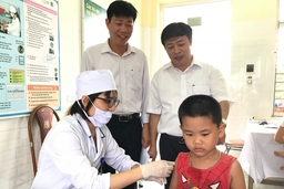 Giám sát chiến dịch tiêm bổ sung vắc xin Sởi - Rubella cho trẻ từ 1 - 5 tuổi tại huyện Hoằng Hóa