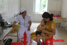 Lấp đầy “vùng lõm” tiêm chủng cho trẻ em