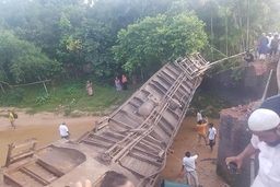 Tai nạn đường sắt tại Bangladesh, hơn 100 người thương vong