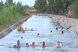 Hiệu quả từ mô hình “Lốp xe cứu hộ” phòng chống đuối nước