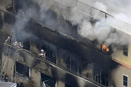 Thủ tướng Abe chia buồn với các nạn nhân sau vụ cháy xưởng phim