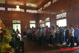 Hành trình về các  “địa chỉ đỏ”