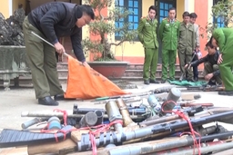 Công an huyện Cẩm Thủy tuyên truyền thu hồi vũ khí, vật liệu nổ, công cụ hỗ trợ
