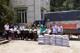 Hội Nông dân tỉnh trao hơn 100 suất quà hỗ trợ các hộ dân huyện Mường Lát