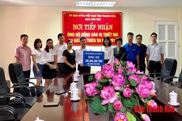 Bộ KH&ĐT, Bộ CHQS tỉnh ủng hộ người dân bị thiệt hại do mưa lũ