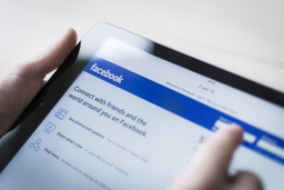 Facebook thừa nhận tiếp cận hội thoại người dùng