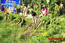 Tĩnh Gia: Hơn 200 cán bộ, chiến sỹ tham gia hoạt động “Dòng sông, kênh mương không rác thải”