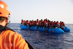 Hàng trăm người di cư được giải cứu ngoài khơi Thổ Nhĩ Kỳ và Libya