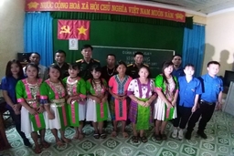 52 người dân xã Tam Chung (Mường Lát) tham gia lớp xóa mù chữ, tái mù chữ