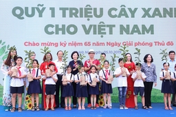 Chào mừng 65 năm Ngày Giải phòng Thủ Đô: Vinamilk cùng Quỹ 1 triệu cây xanh cho Việt Nam và Quỹ sữa Vươn cao Việt Nam tổ chức các hoạt động ý nghĩa cho trẻ em thủ đô.