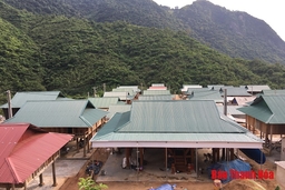 Bản Poọng hồi sinh sau lũ
