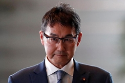 Thêm một bộ trưởng trong Chính phủ Nhật Bản tuyên bố từ chức