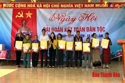 Chủ tịch Ủy ban MTTQ tỉnh Phạm Thị Thanh Thủy dự Ngày hội Đại đoàn kết toàn dân tộc tại Khu dân cư thôn Đồng Nghiêm, xã Mậu Lâm