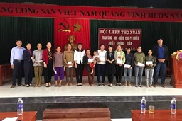 Trao hỗ trợ 20 triệu đồng cho hội viên, phụ nữ nghèo huyện Thường Xuân