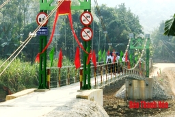 Công ty CP Nhựa Thiếu niên Tiền Phong khánh thành cầu làng Xi,  xã Lương Trung (Bá Thước)