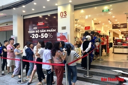 Sôi động thị trường giảm giá dịp Black Friday