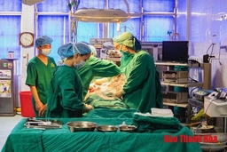 Bệnh viện Đa khoa tỉnh phẫu thuật thành công ca bệnh có khối u tuyến thượng thận khổng lồ