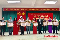 Bế giảng lớp bồi dưỡng cán bộ dự nguồn BCH Đảng bộ và các chức danh lãnh đạo chủ chốt thị xã Bỉm Sơn