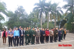Đoàn đại biểu tỉnh Thanh Hóa viếng các anh hùng liệt sỹ tại tỉnh Hà Giang