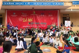 Tết ấm cho em - Lễ hội gói bánh chưng  tại huyện Quan Sơn