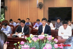 Chủ tịch UBND tỉnh Nguyễn Đình Xứng làm việc với Đoàn công tác của Ngân hàng thế giới