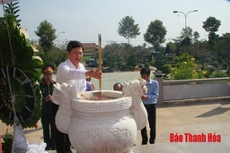 Đoàn đại biểu tỉnh Thanh Hóa dâng hương các nghĩa trang liệt sỹ  tại thành phố Cần Thơ và tỉnh Tây Ninh