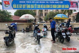 Rửa xe gây quỹ ủng hộ chương trình “Tết cho người nghèo”