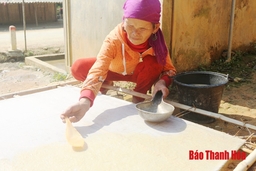 Độc đáo tục làm giấy bản linh thiêng đón năm mới của người dân tộc Mông Mường Lát