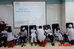 Cán bộ, y bác sĩ Trung tâm Huyết học - Truyền máu, Bệnh viện Đa khoa tỉnh Thanh Hóa hiến máu đầu Xuân 2020