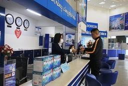 VNPT Thanh Hóa tặng khẩu trang miễn phí cho khách hàng