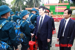 Chủ tịch UBND tỉnh Nguyễn Đình Xứng dự lễ giao nhận quân tại huyện Đông Sơn