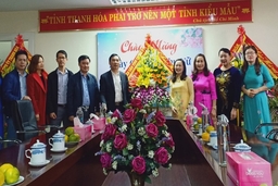 Phó Chủ tịch UBND tỉnh Phạm Đăng Quyền chúc mừng Hội LHPN tỉnh