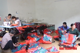 Tuyên truyền, giáo dục, vận động, hỗ trợ phụ nữ tham gia giải quyết một số vấn đề xã hội liên quan đến phụ nữ