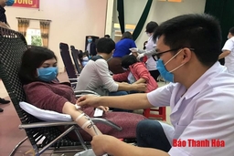 Hiến máu tình nguyện và tuyên truyền phòng chống dịch COVID-19