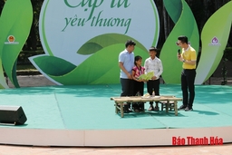 Chia sẻ yêu thương với trẻ em nghèo, hoàn cảnh đặc biệt