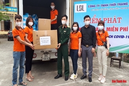 Tặng 10.000 khẩu trang cho Bộ CHQS tỉnh