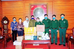 Hội LHPN tỉnh, doanh nghiệp trao vật dụng y tế cho Bộ đội Biên phòng tỉnh
